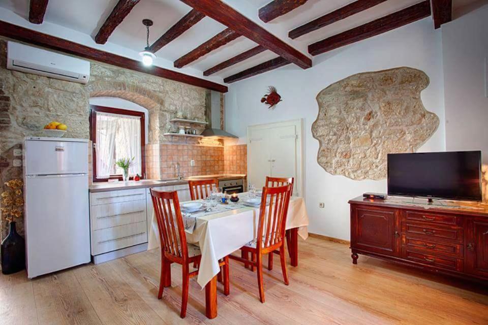 Apartment Domina Vis Kültér fotó